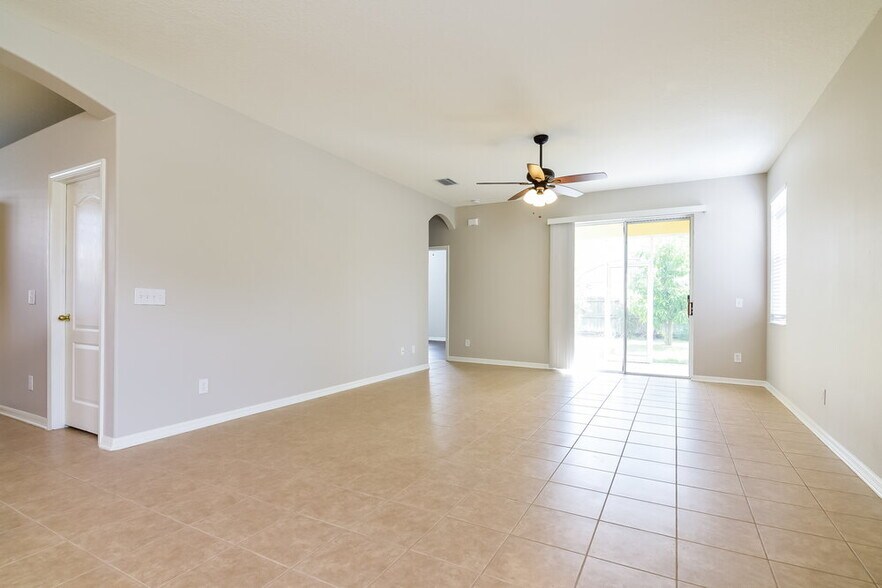 Building Photo - 8574 Deer Chase Dr