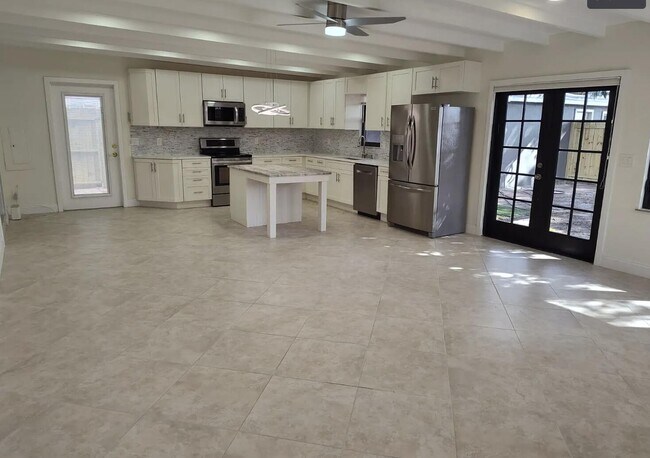 Building Photo - 3642 Gulfstream Rd