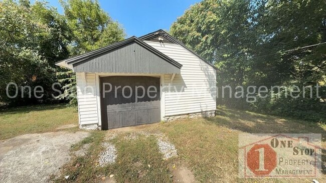 Building Photo - Welcome Home to this 3 Bedroom, 2 Bathroom...