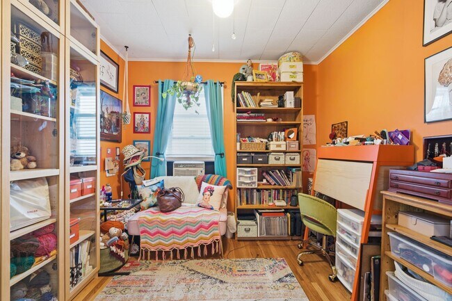 Building Photo - Fully Furnished Family Home in Glendale, NY