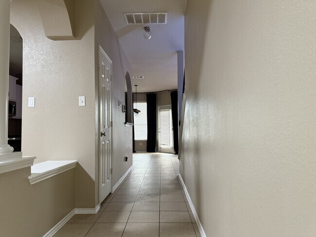 Building Photo - 6208 Melanie Dr