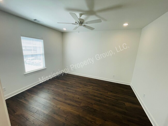 Building Photo - 3BD/3.5BA FOR RENT IN MEADOWCREST