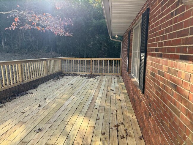 Building Photo - 121 Woodland Cir