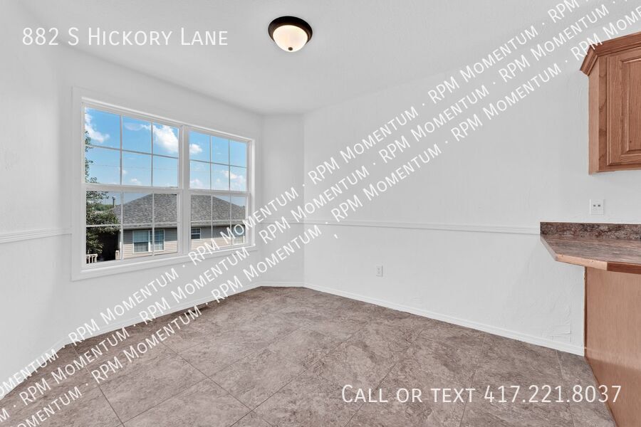 Building Photo - 882 S Hickory Ln