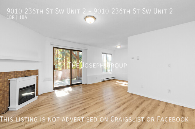 Building Photo - Conveniently Located 1 bed with Hardwood F...