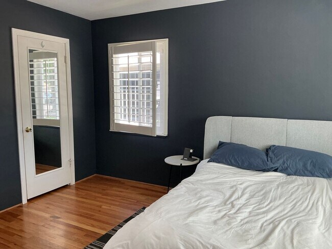 Building Photo - Charming 2 Bedroom Home with Studio/Office...