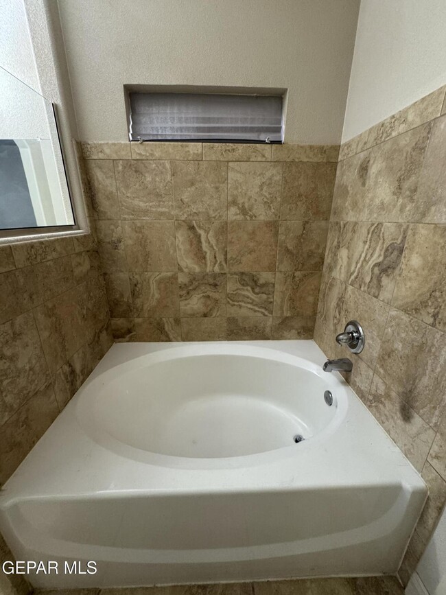 Building Photo - 12872 Hueco Mine Dr