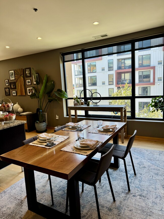 Dining Room - 3104 W Lake St