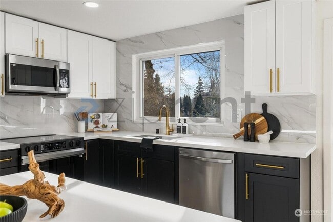 Building Photo - 302 225th St SW