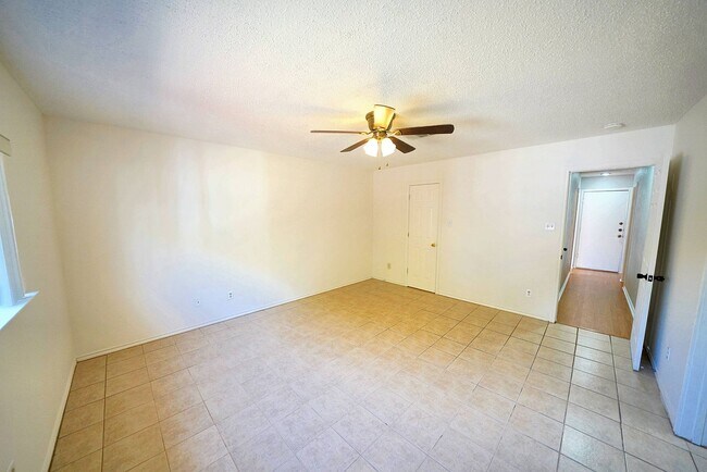 Building Photo - Charming 3-Bedroom Home in Ashley Place - ...