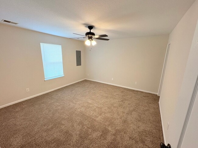 Building Photo - Move In Special 3 Bedroom | 2 Bath | 1-Car Garage Ranch Duplex – Lee’s Summit