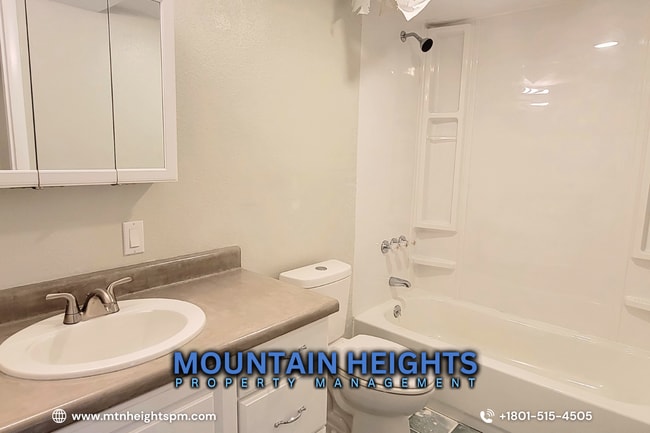 Building Photo - 450 E Creekside Cir