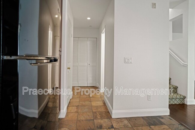 Building Photo - 2374 Calle Torreno
