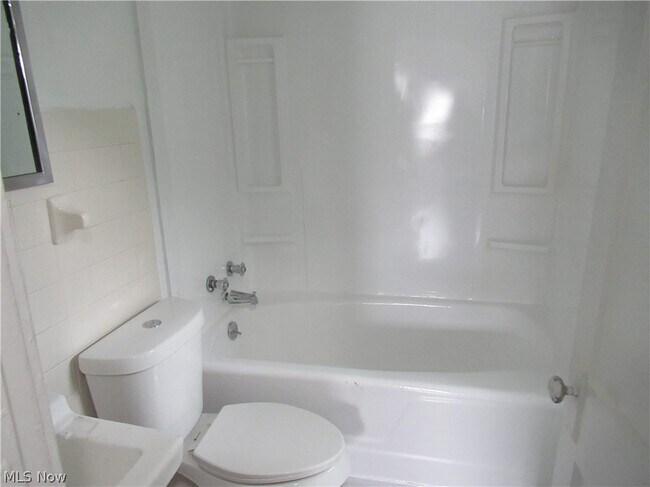 Building Photo - 3443 W 120th St
