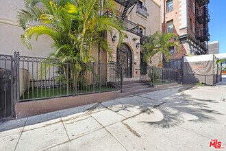 Building Photo - 807 S Fedora St