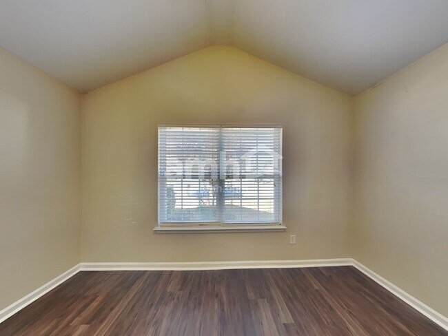 Building Photo - 12 Comesee Ct