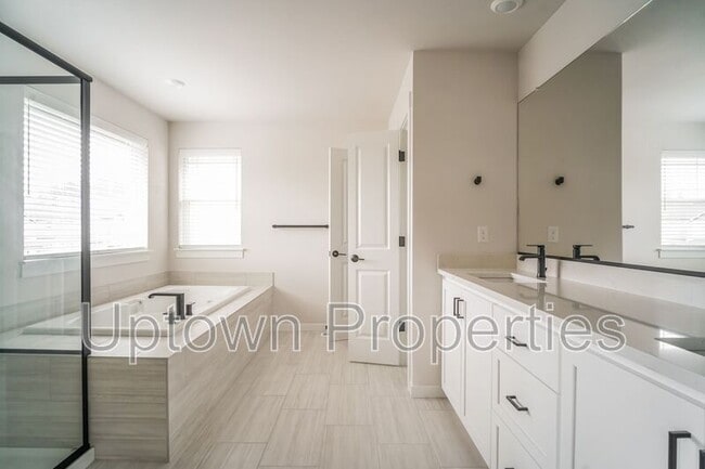 Building Photo - 16959 SW Leaf Ln