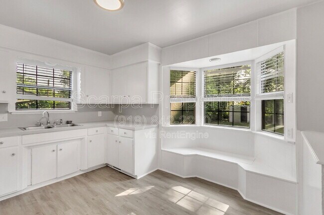 Building Photo - 1809 S Birch Ave