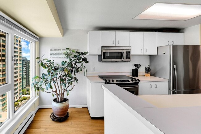 Building Photo - Arbor Place Tower Condominiums ~ Belltown