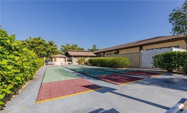 Building Photo - Riverfront Community Resort Style 2/2 Condo