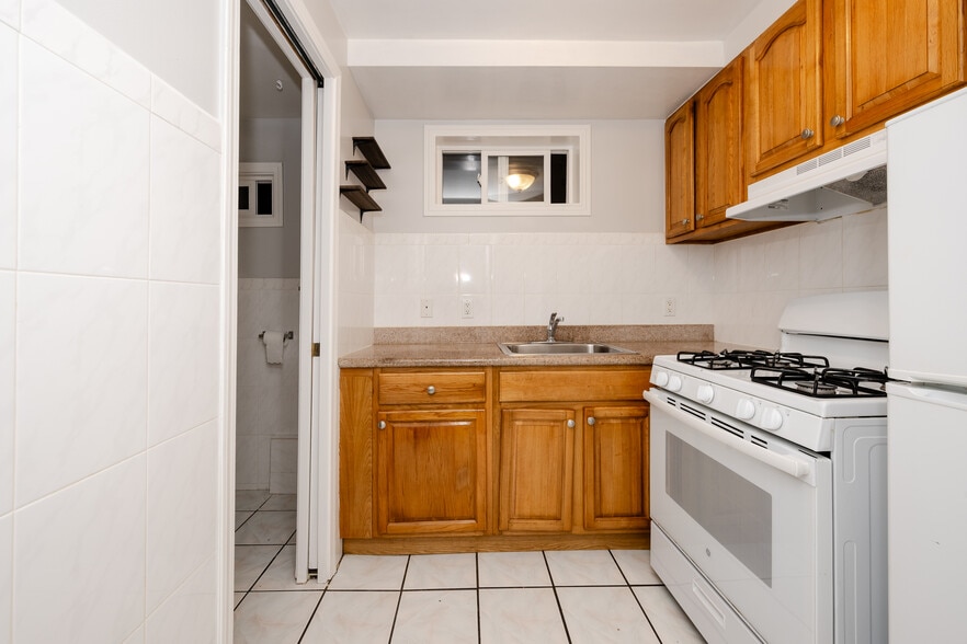 Building Photo - 1737 9th Ave