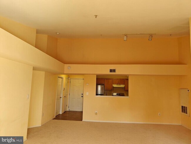 Building Photo - 13800 Farnsworth Ln