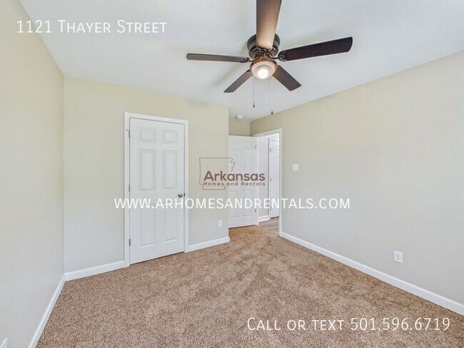Building Photo - 1121 Thayer St