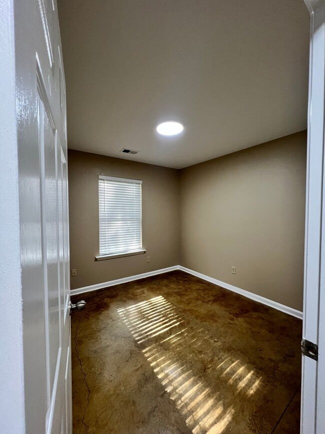 Building Photo - 3 BD 1 BA home in Millington! Minutes from Navy Base