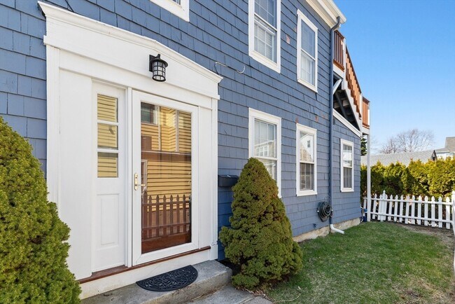 Building Photo - 3 Circle St