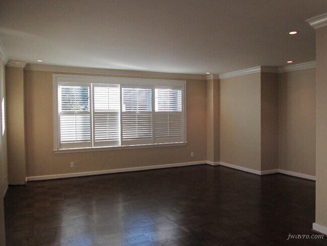 Building Photo - 1000 Green St