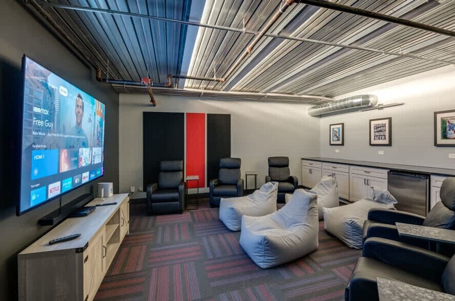 Building Photo - 1009 W Juneau Ave