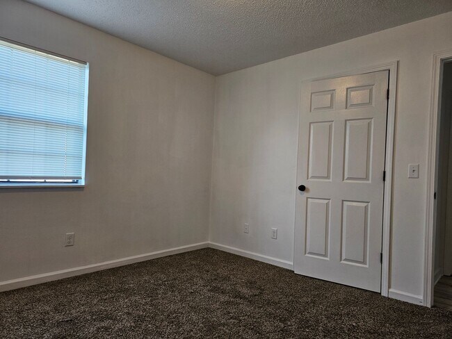 Building Photo - 1544 Diuguid Dr
