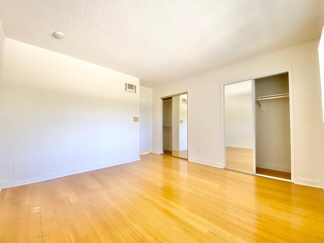 Building Photo - 9801 Tabor St