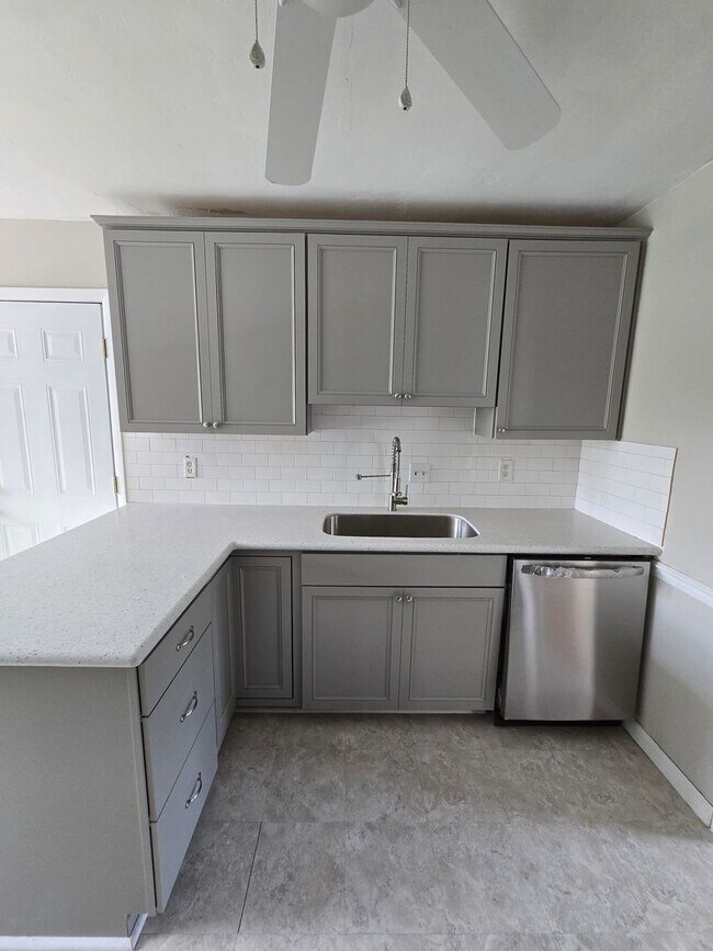 Building Photo - 6004 Shearwater Dr