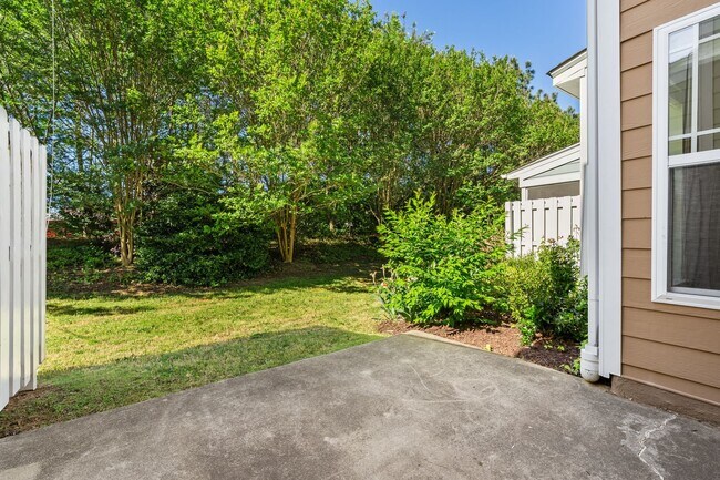 Building Photo - 3 Bedroom Townhouse in Braddock Park Community - Available May 8!