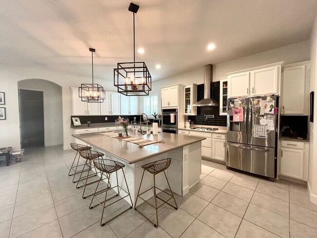 Building Photo - Elegant 5-Bedroom Pool Home for Rent in Sa...