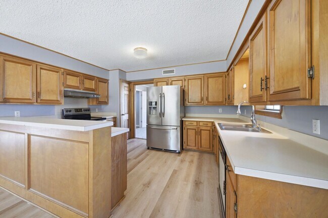 Building Photo - 2508 Memorial Dr