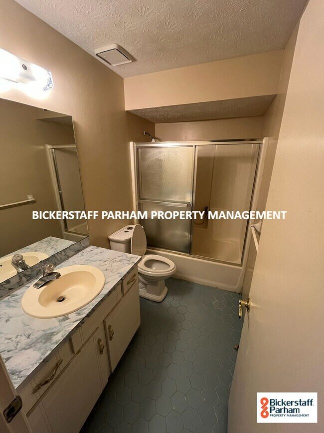 Building Photo - Located in Northern Columbus!