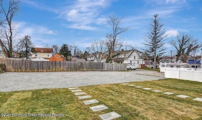 Building Photo - 8 Ravine Dr