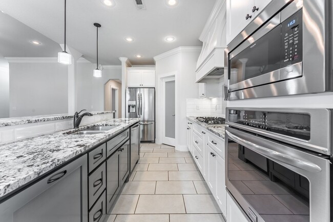Building Photo - 1100 Huntleigh Dr