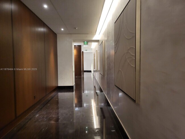 Building Photo - 200 Biscayne Blvd Way