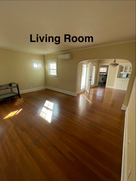 Building Photo - 515 S Indiana St