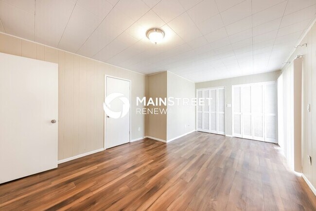 Building Photo - 2 Bedroom Pet-Friendly Home in Phoenix, AZ with Main Street Renewal