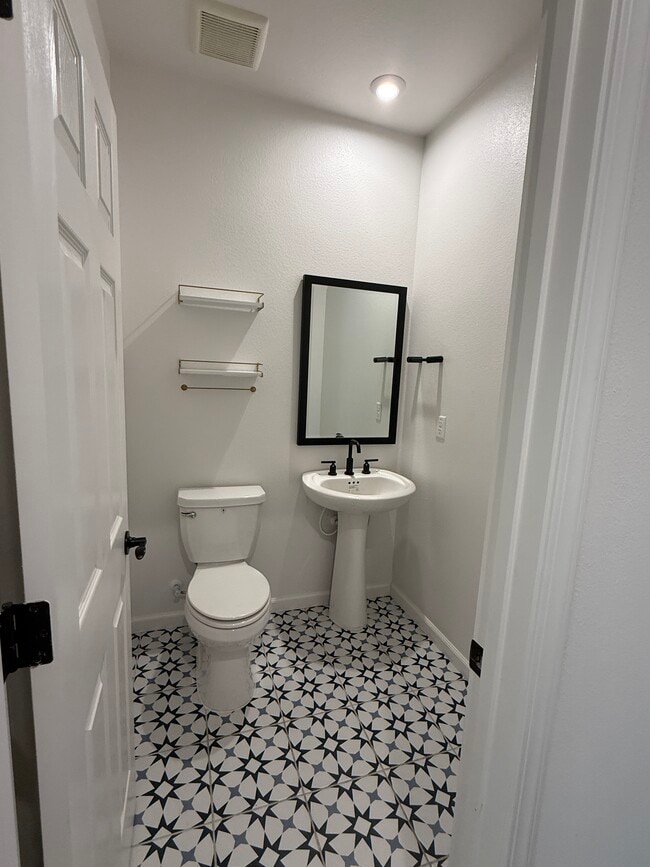 Building Photo - 1580 Blue Moon Ln