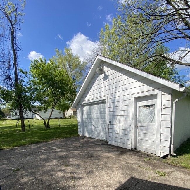 Building Photo - 25771 Peter Kaltz Rd