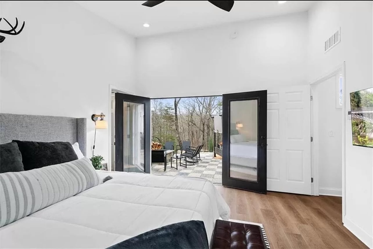 Building Photo - 22 Deer Path