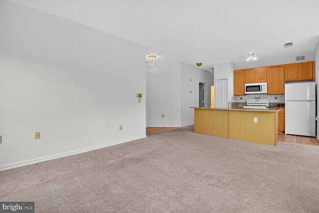 Building Photo - 9806 Feathertree Terrace