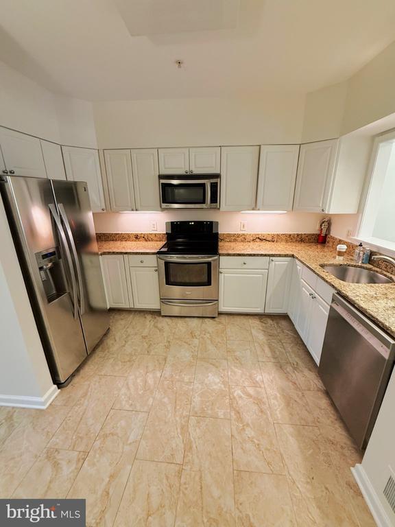 Building Photo - 5506 Whitley Park Terrace