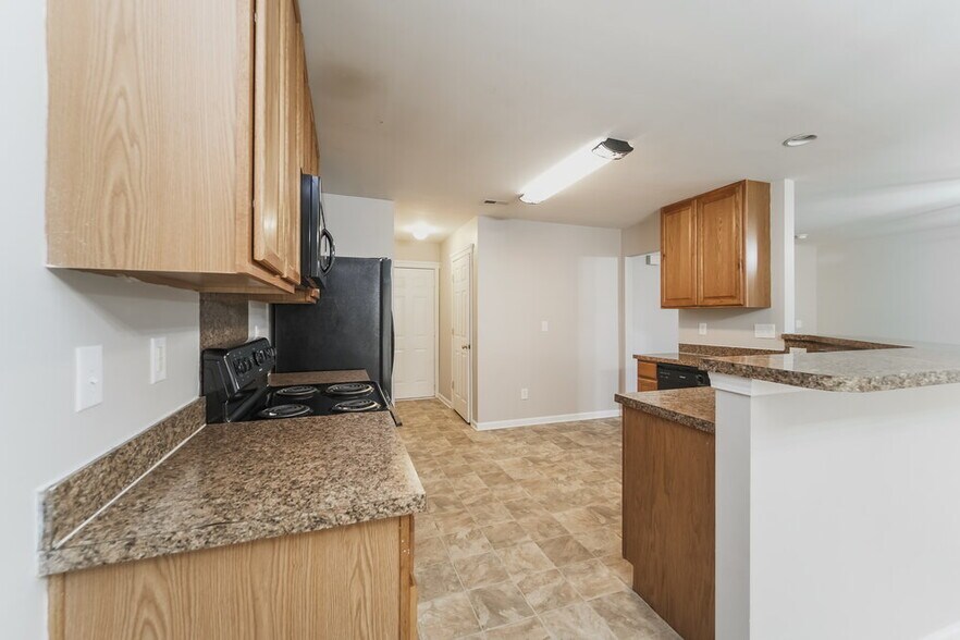 Building Photo - 7950 Bristle Ln