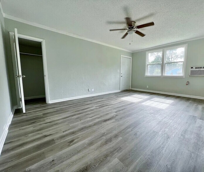 Living room - 3398 Southmont Dr